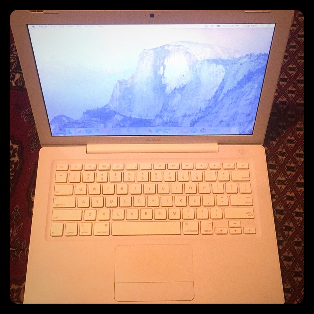 Apple MacBook Laptop